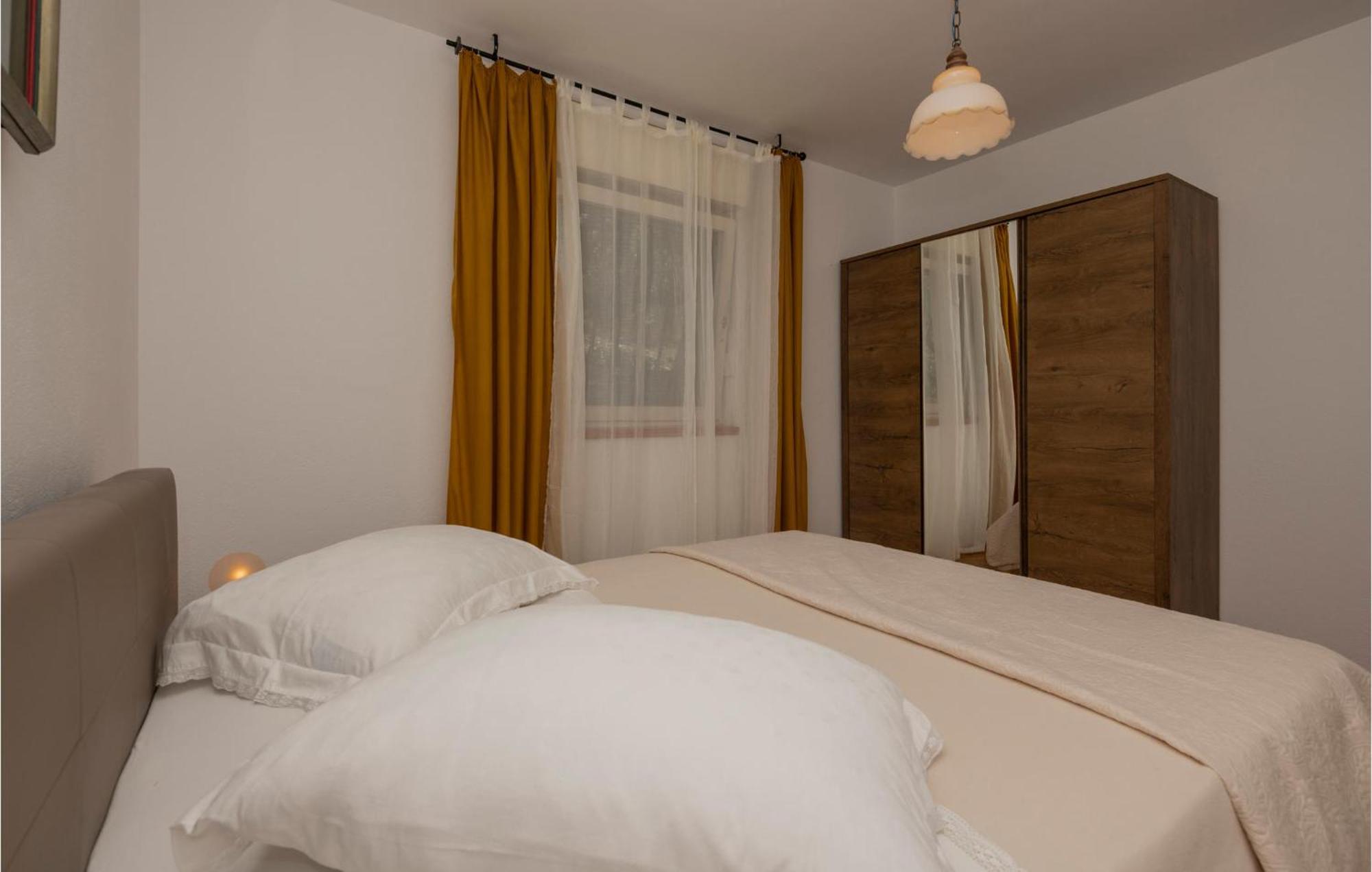 Nice Apartment In Tucepi With Wifi Exterior foto